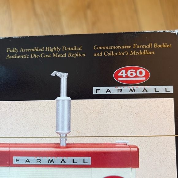 NIB International Harvester 1/16 Farmall 460 Precision Series Collector - Picture 8 of 16